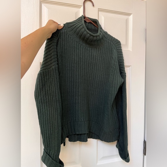 Express hunter green knit sweater. - Picture 1 of 2